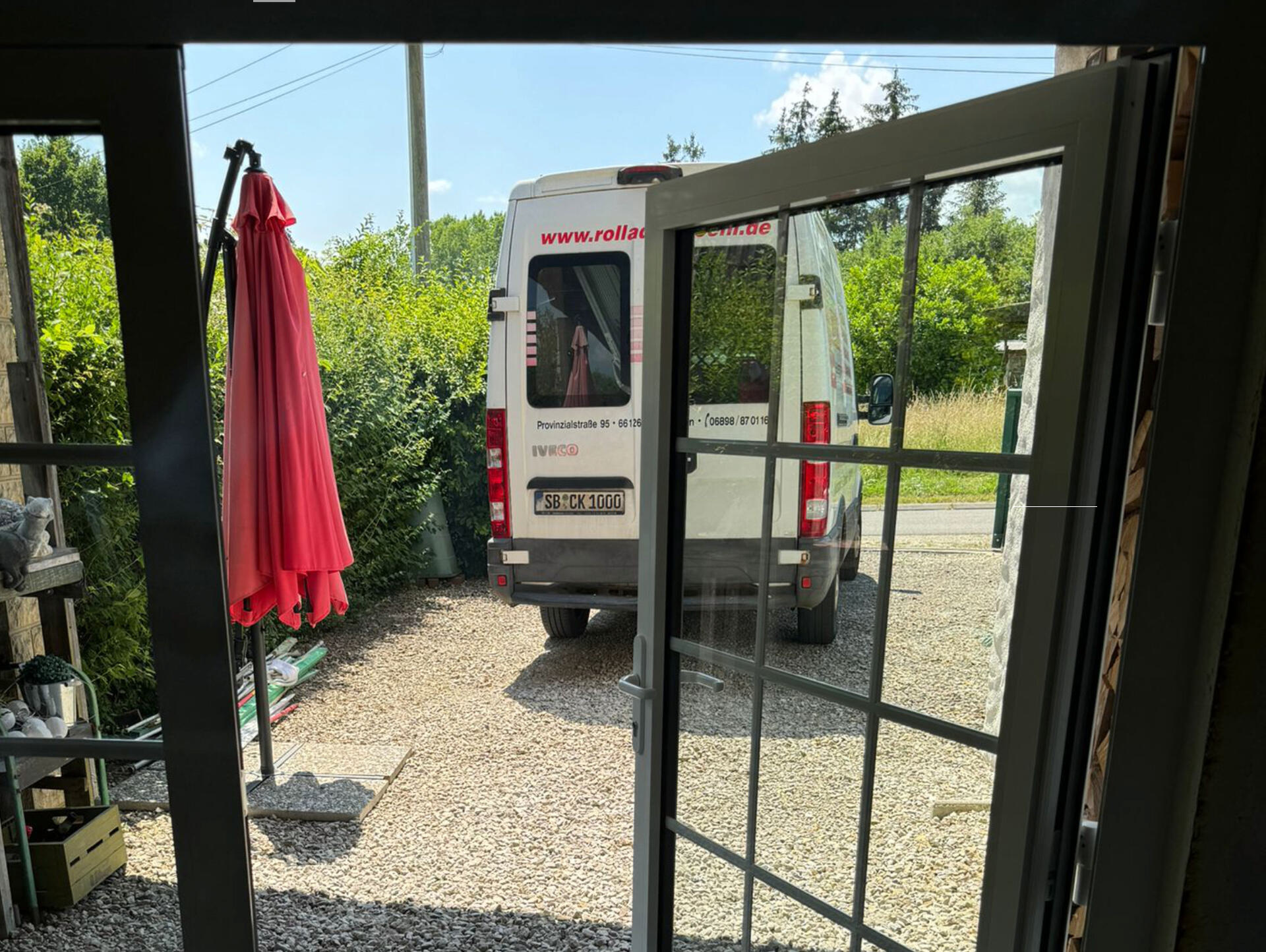 Glasgartentür aussehen wenn es offen ist